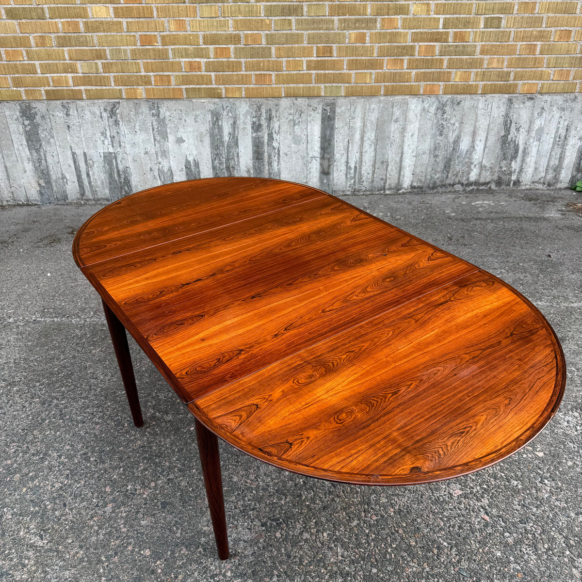 Matbord modell ”227” av Arne Vodder för Sibast Furniture