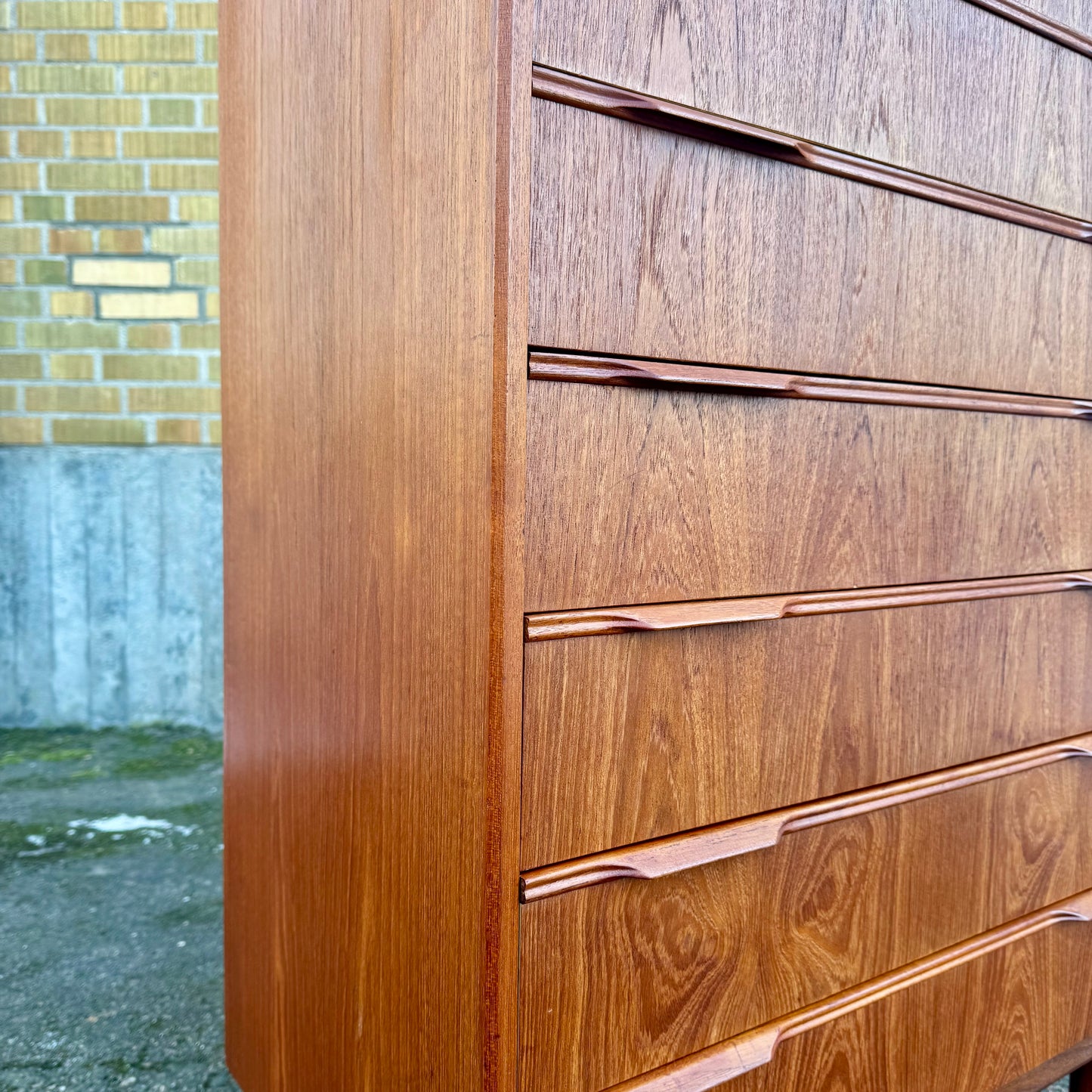 Större byrå i teak