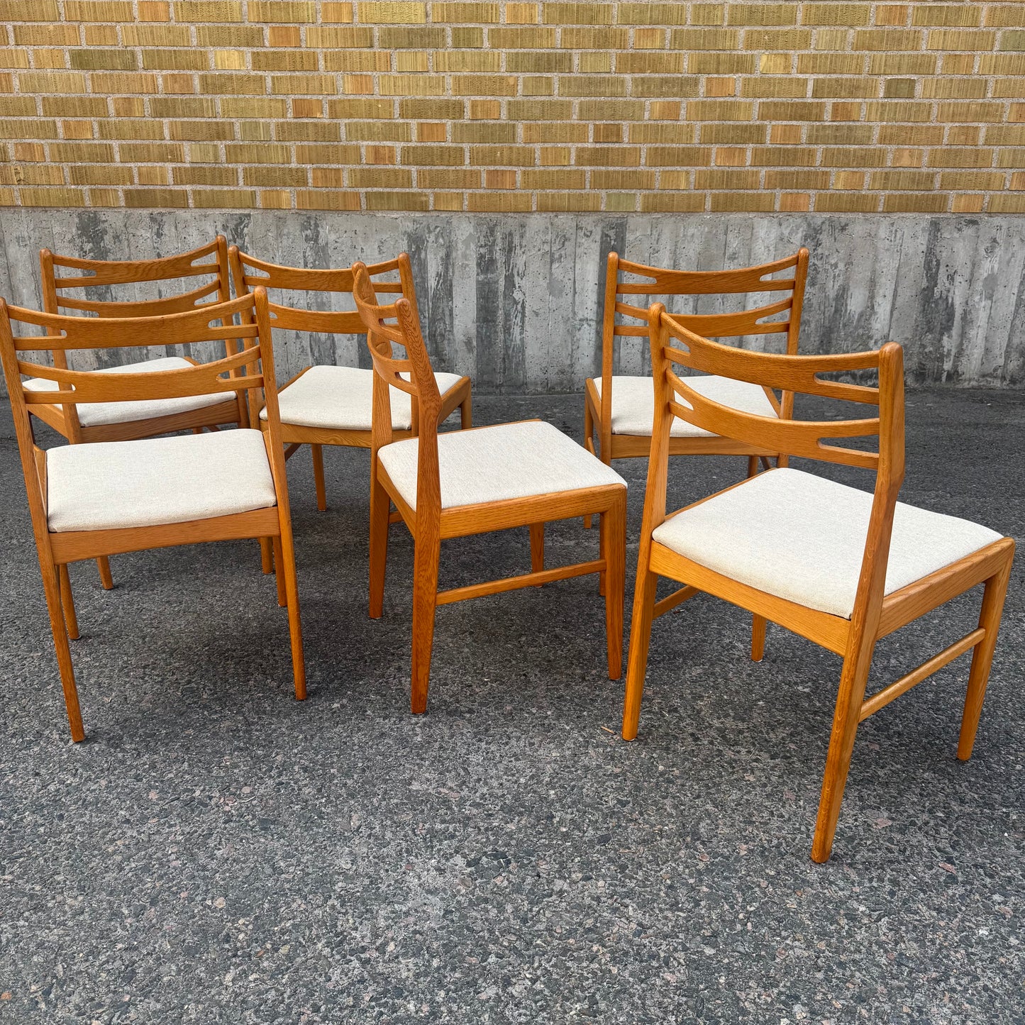 Set med 6st nytapetserade matstolar i ek