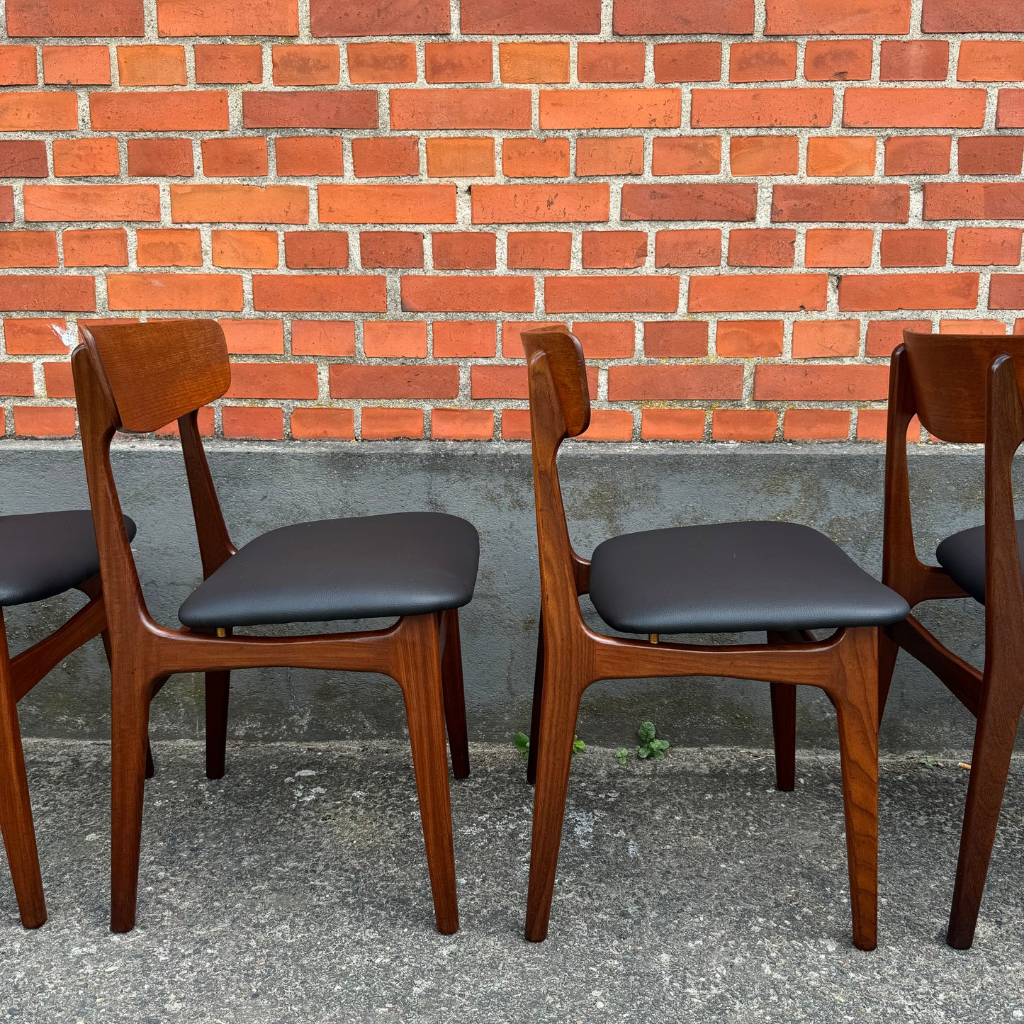 Set of 6 dining chairs by Schiønning & Elgaard