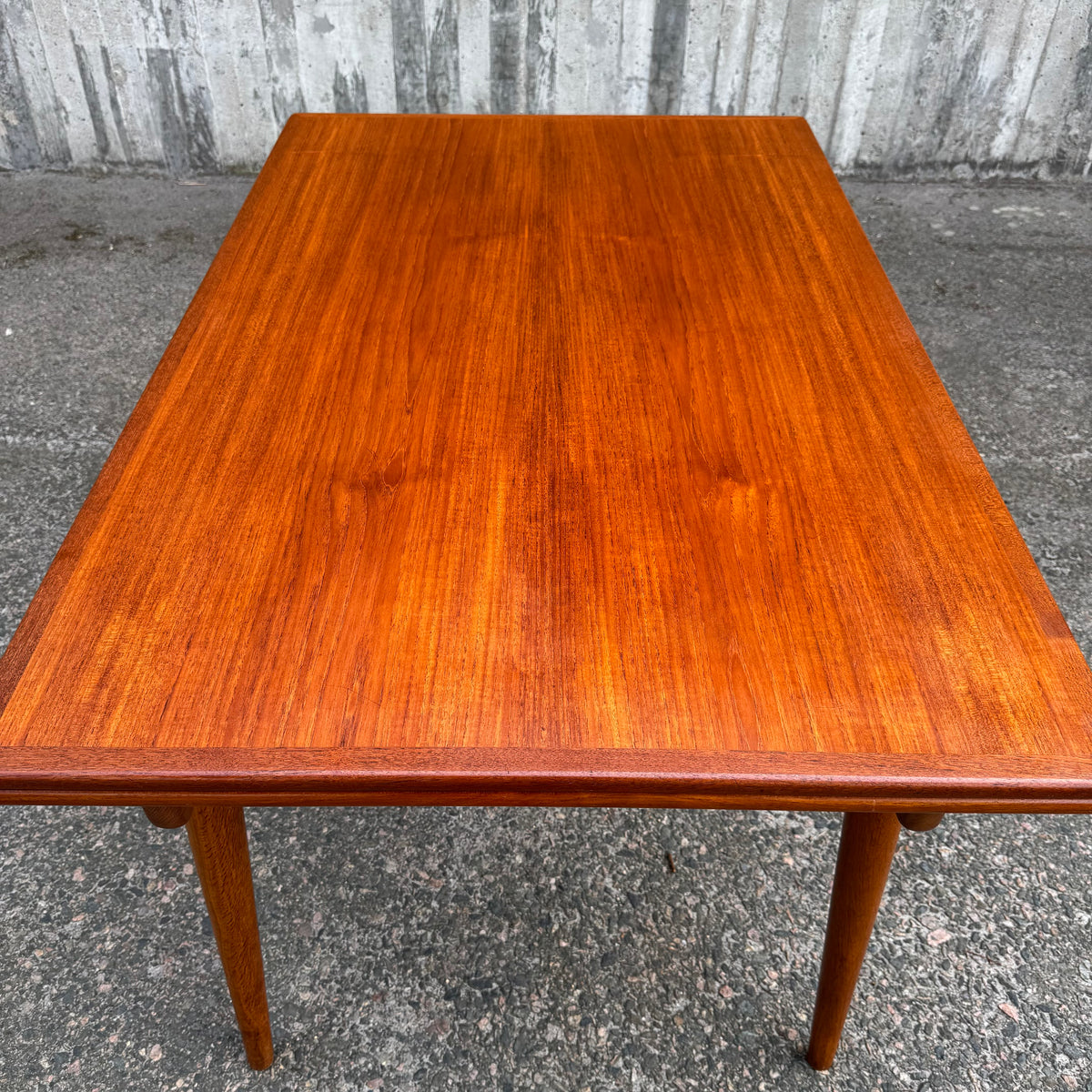 Modell AT-312 av Hans J. Wegner för Andreas Tuck