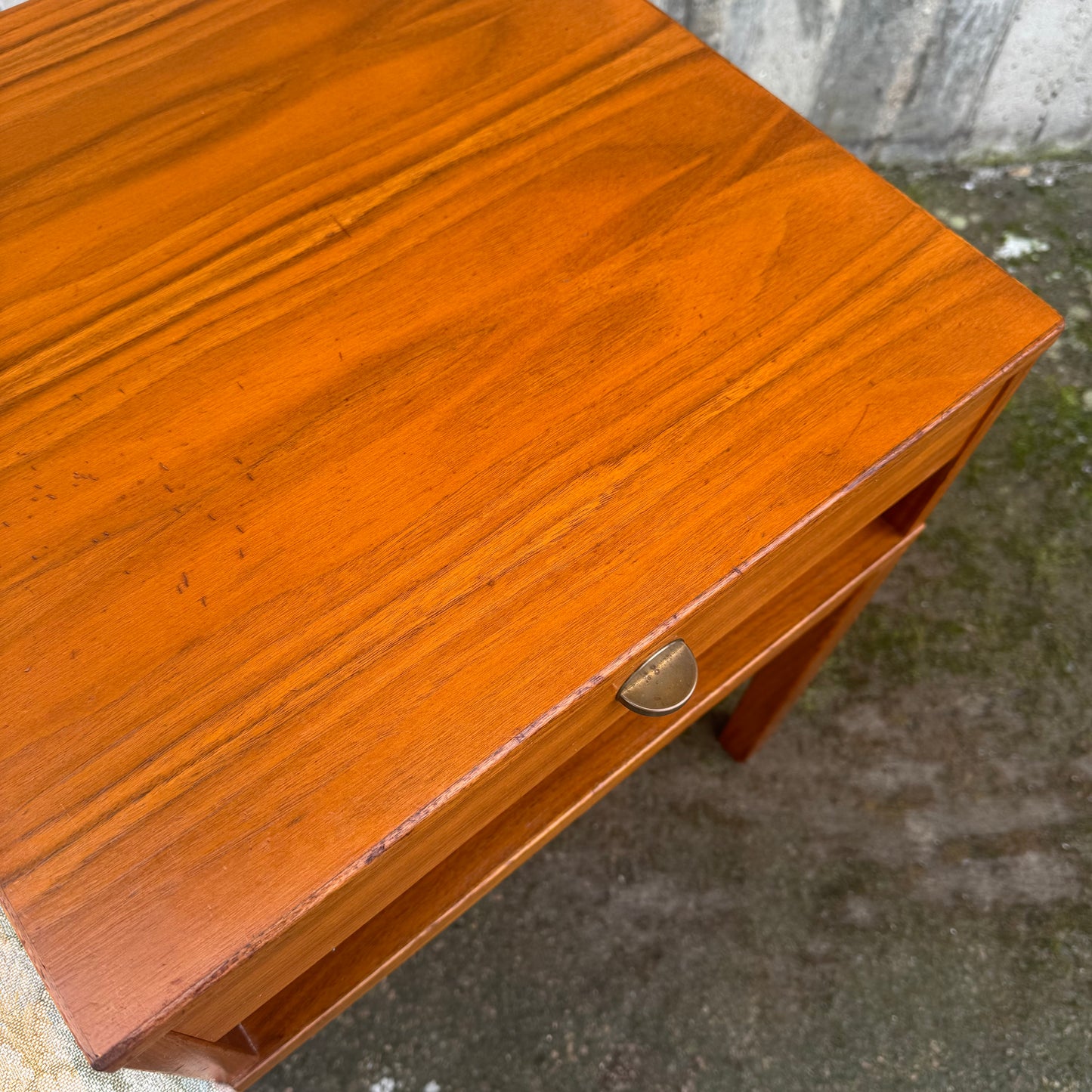 Hallmöbel i valnöt