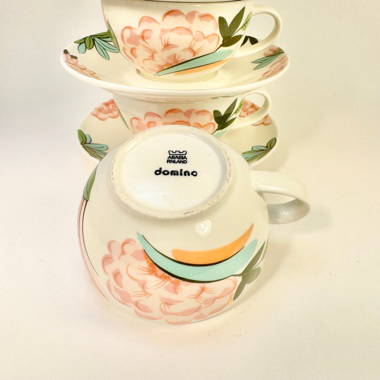 4st kaffekoppar serien ”domino” av Dorrit Von Fiendt för Arabia