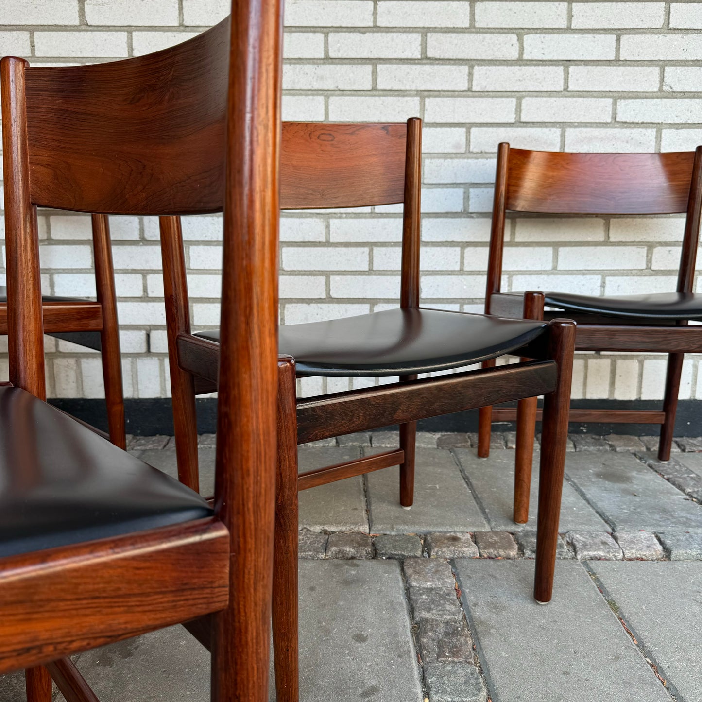 Set of 4 dining chairs in rosewood by Arne Vodder