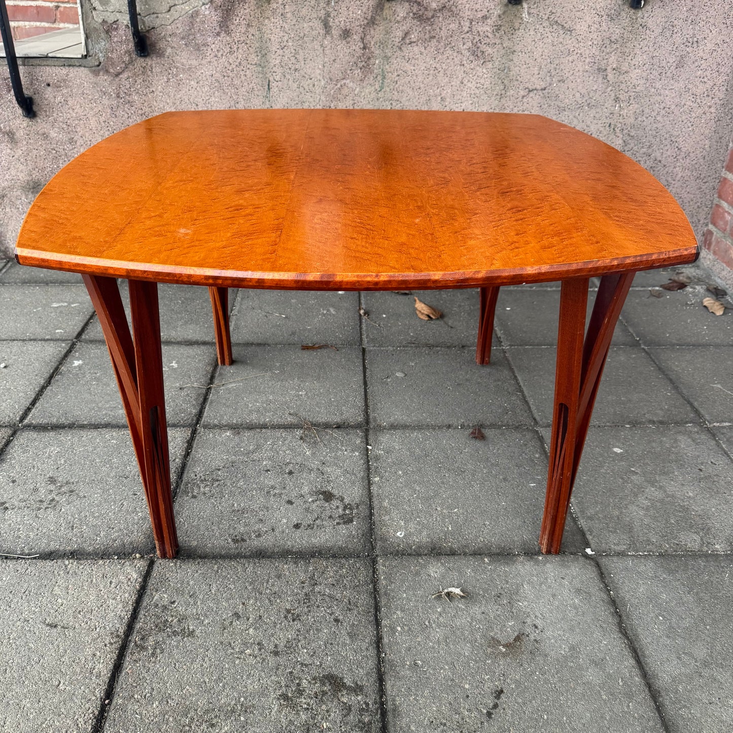 Soffbord i rotfanér av Karl Andersson & Söner