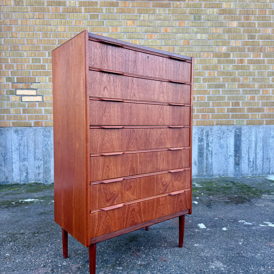 Större byrå i teak