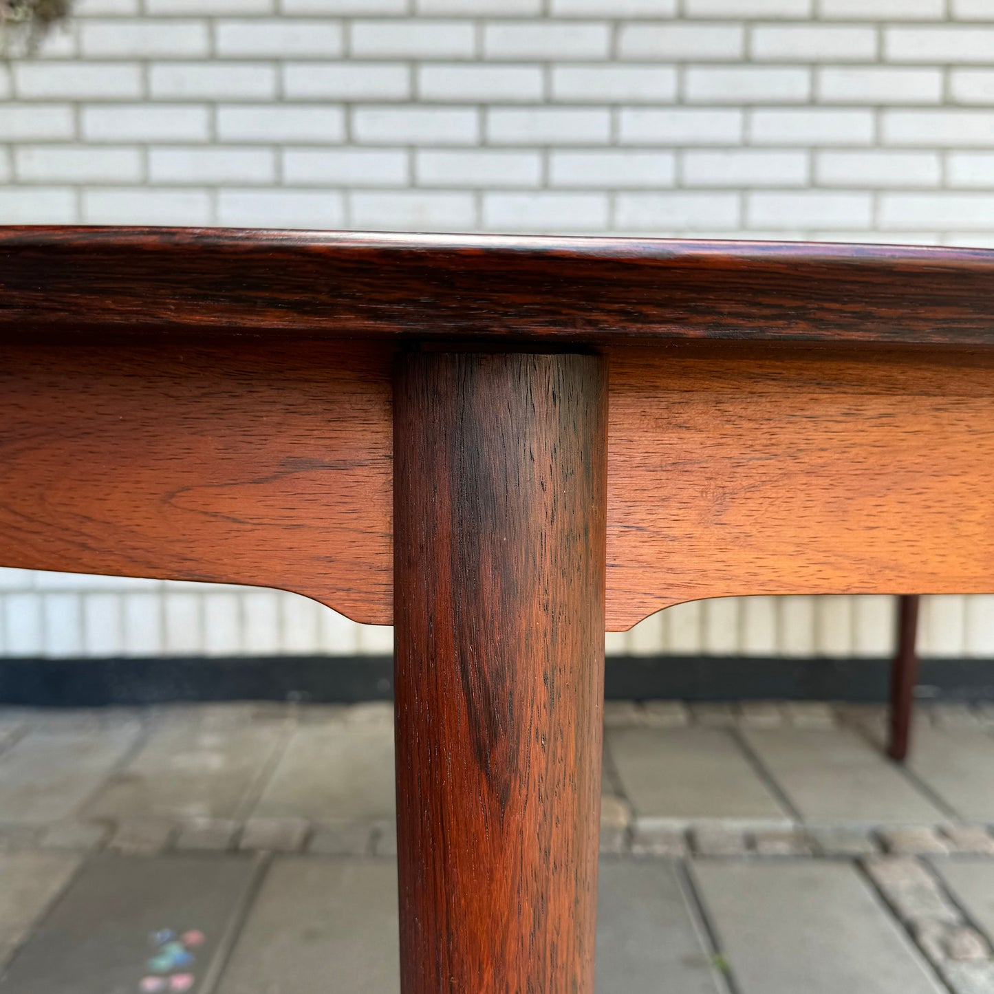 Dining table in Roosewood by Arne Vodder