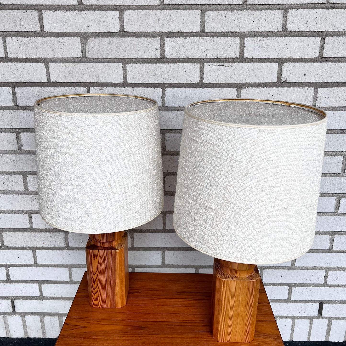 Pair of table lamps in pine