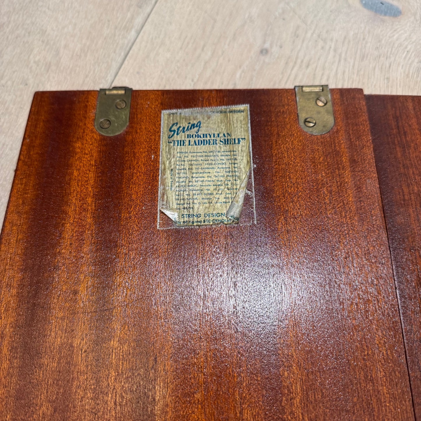 Orginal Stringhylla med vita gavlar