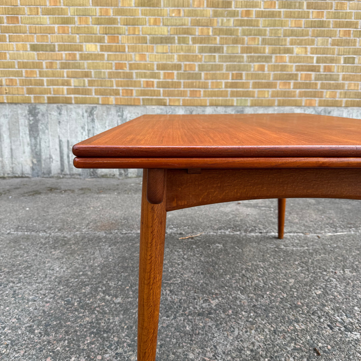 Modell AT-312 av Hans J. Wegner för Andreas Tuck