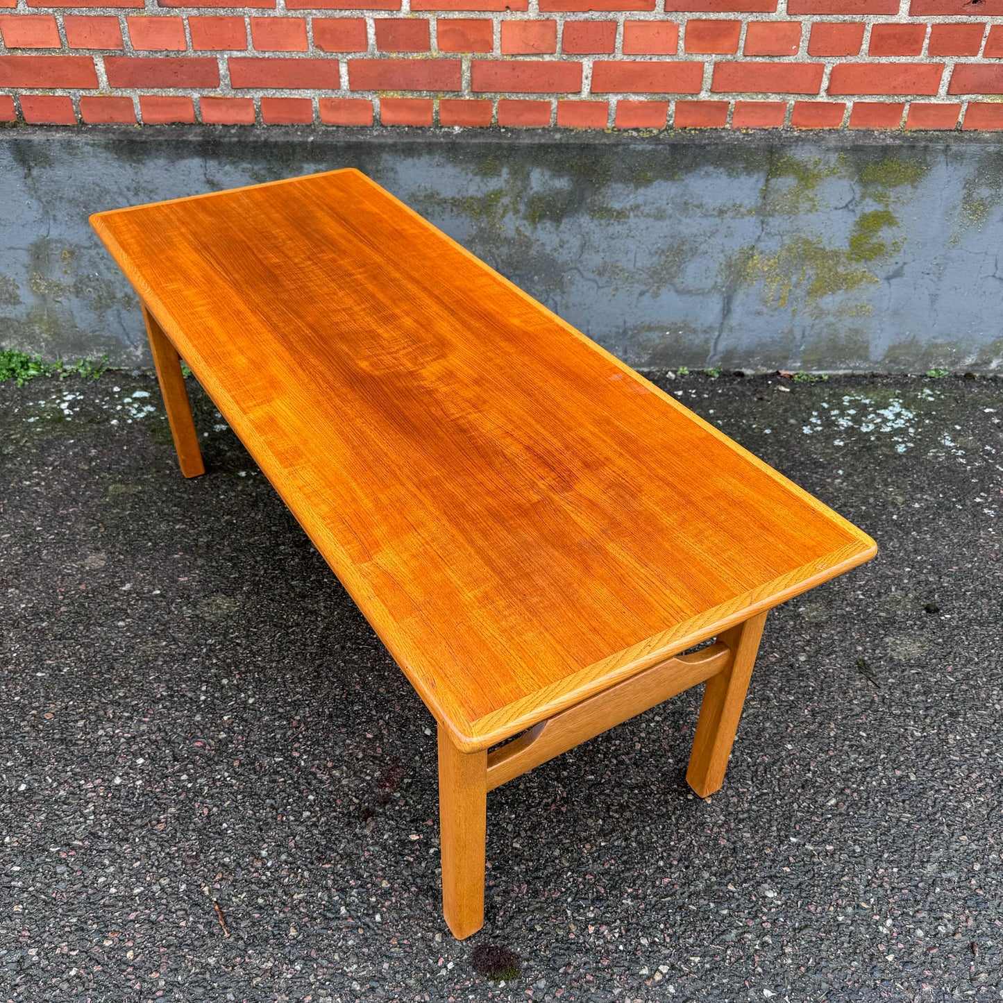 Coffee table in teak and oak