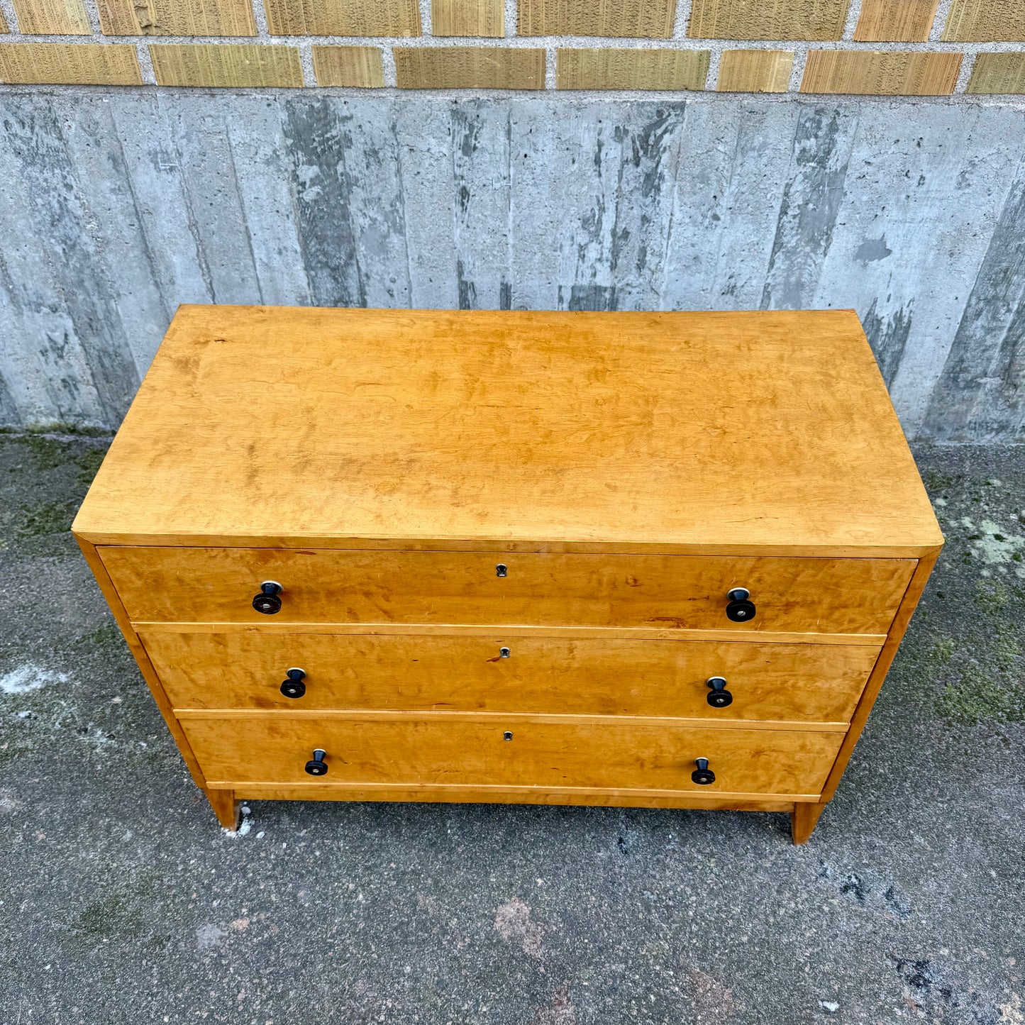 30-40 tals byrå i björk