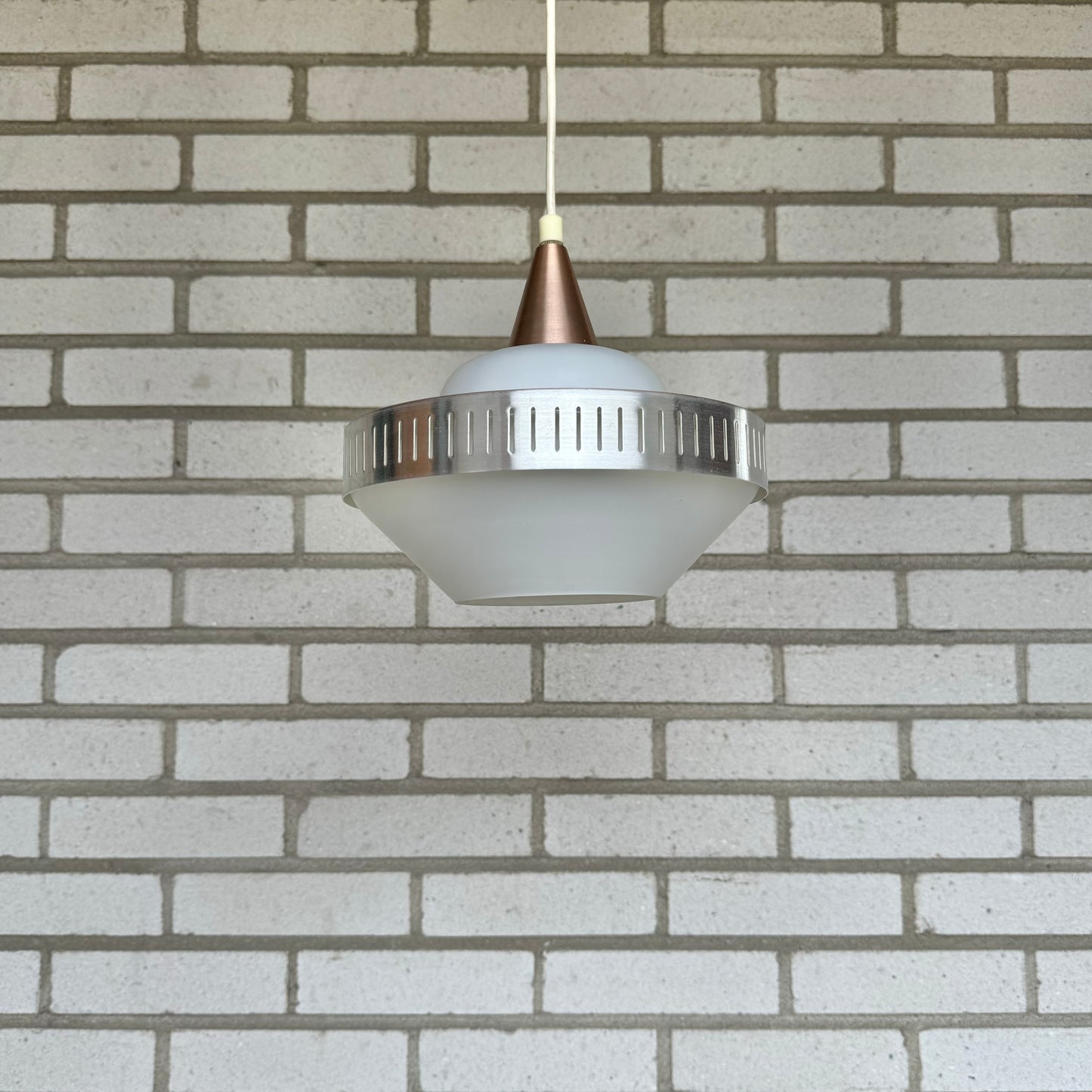 Ceiling lamp with opaline glass