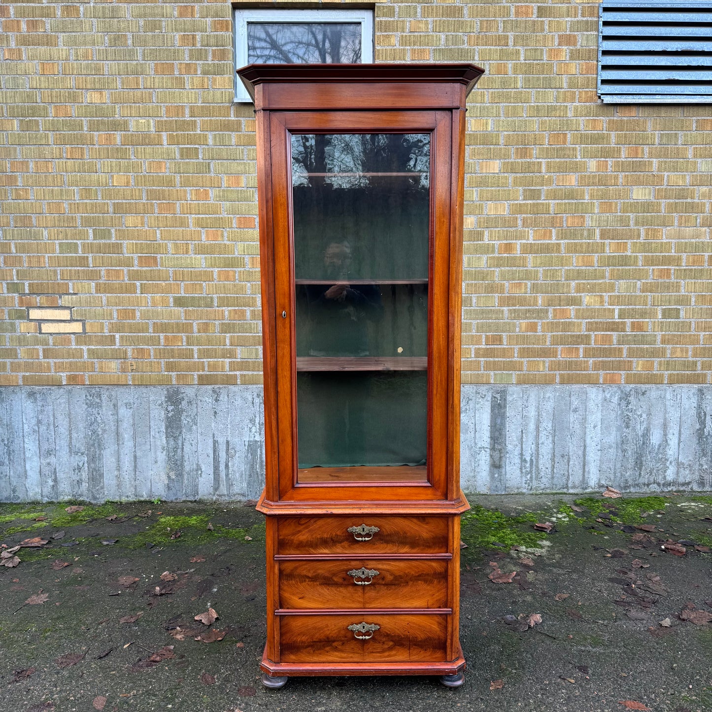 Vitrinskåp från 1800-talet