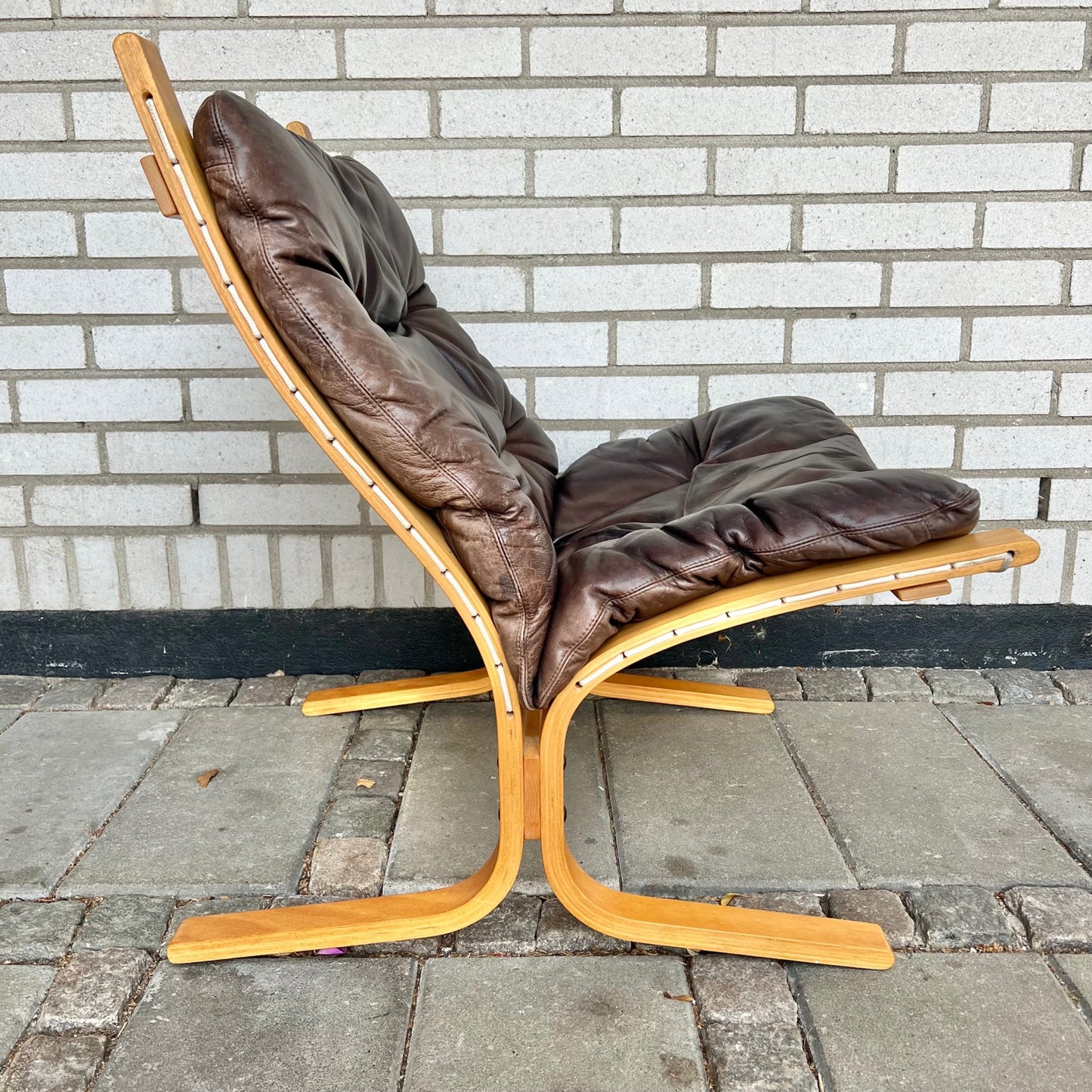 “Siesta” chair by Ingmar Relling