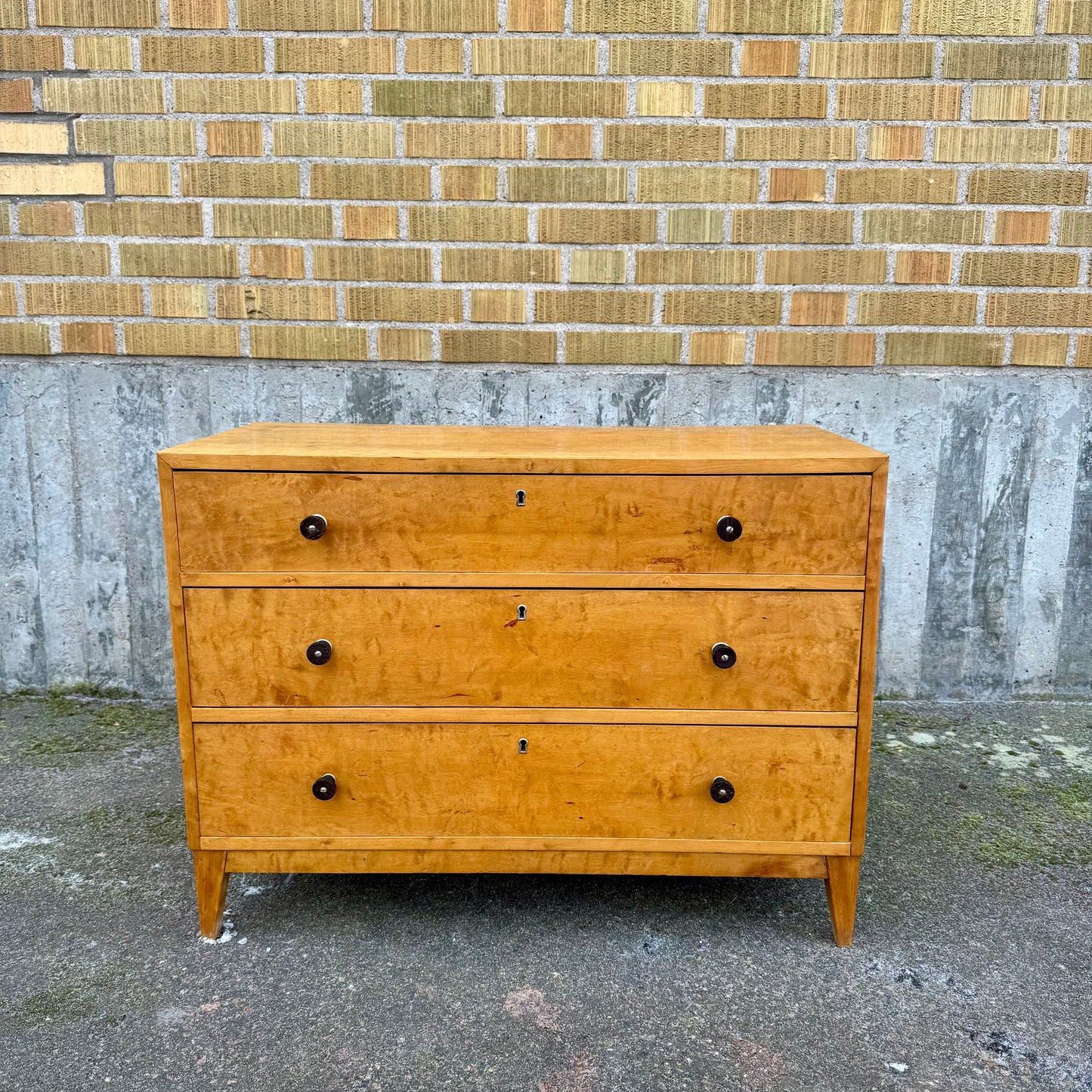 30-40 tals byrå i björk