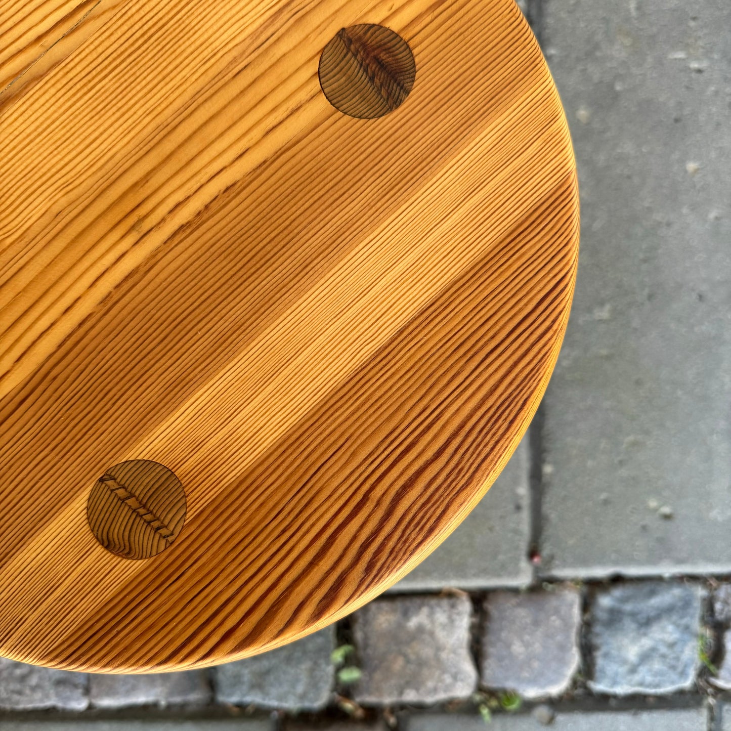 Stool in pine