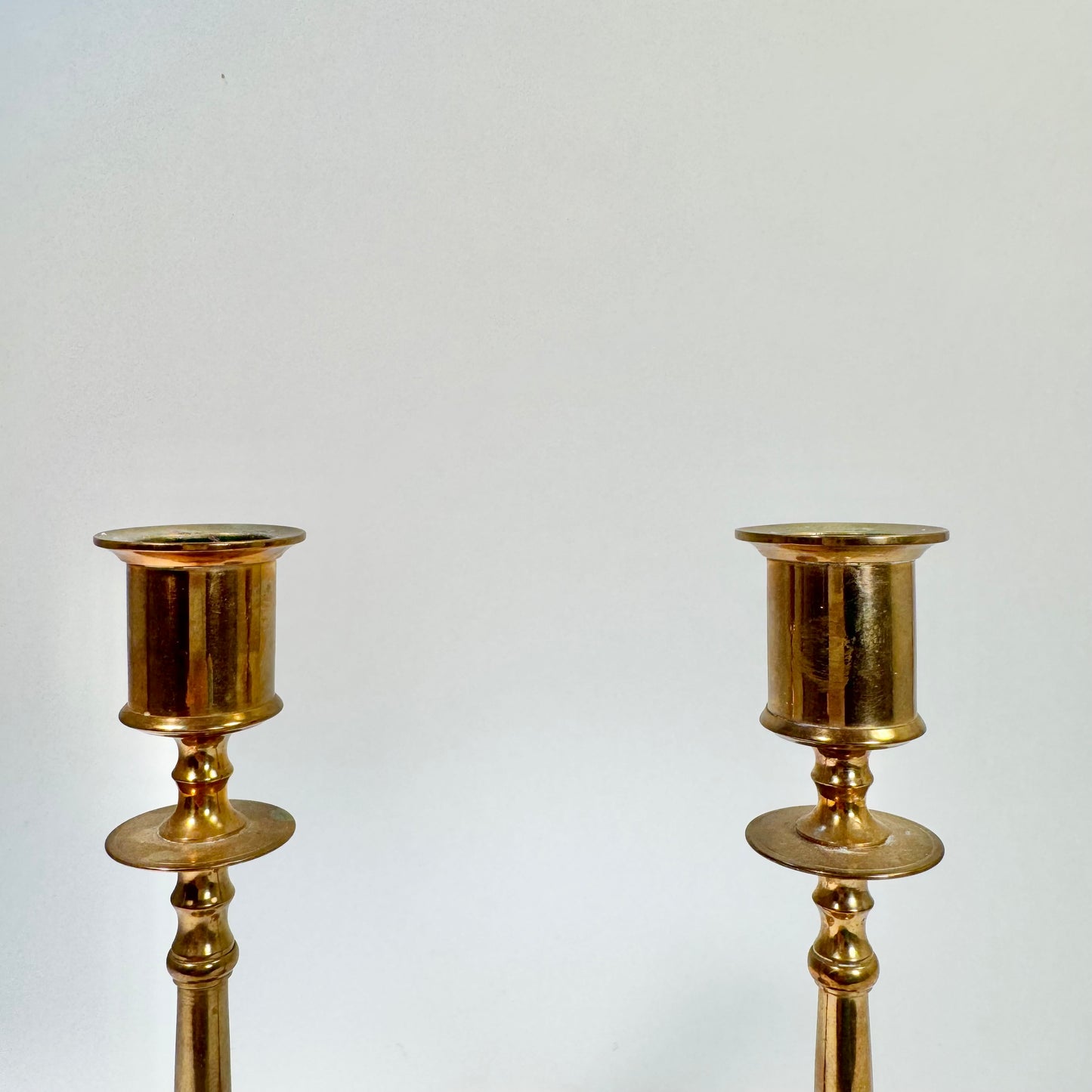 Ljusstakar i mässing från Skultuna