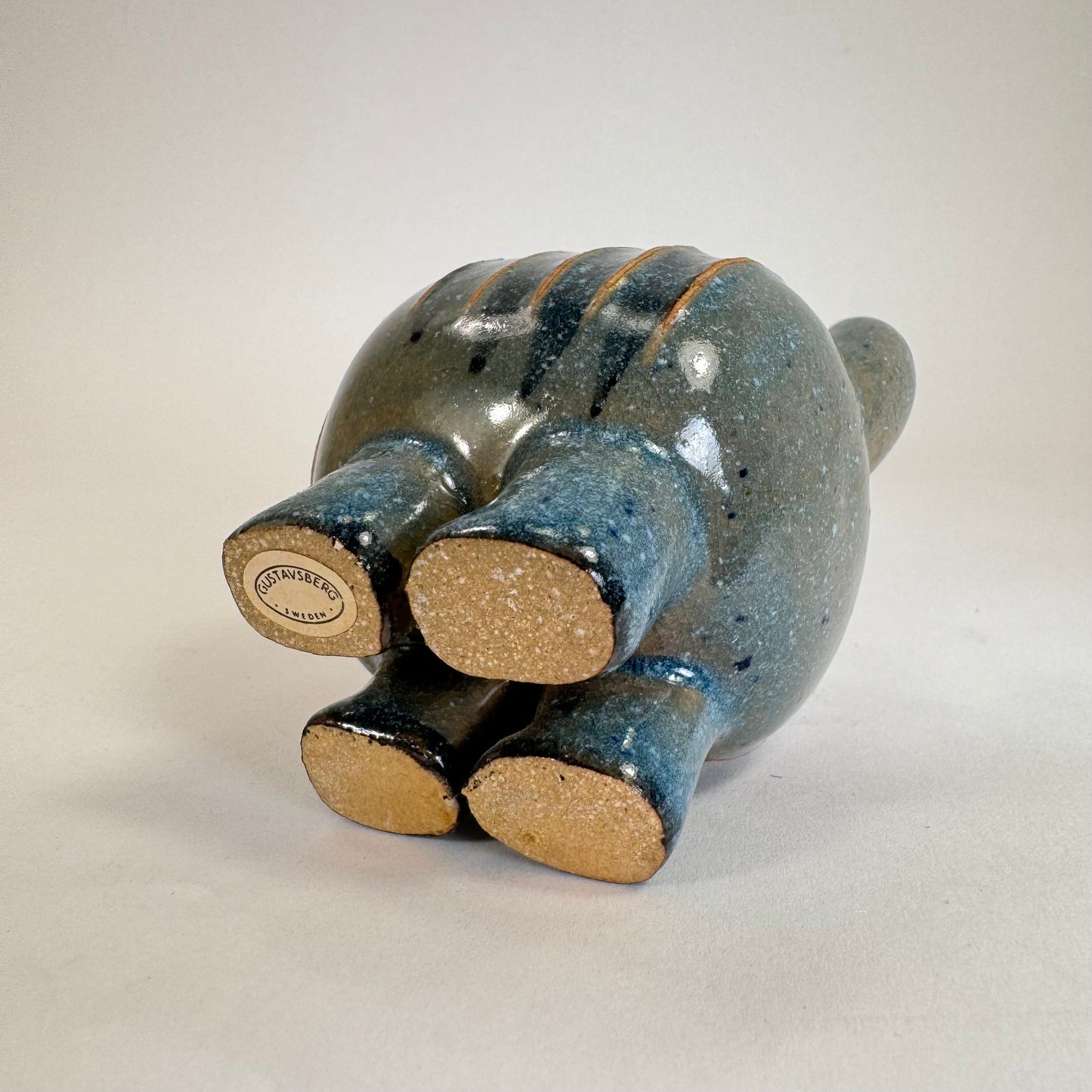 Stoneware cat from the series ”menageri” by Lisa Larson