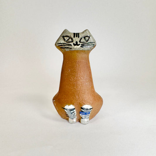 Stoneware cat by Lisa Larson