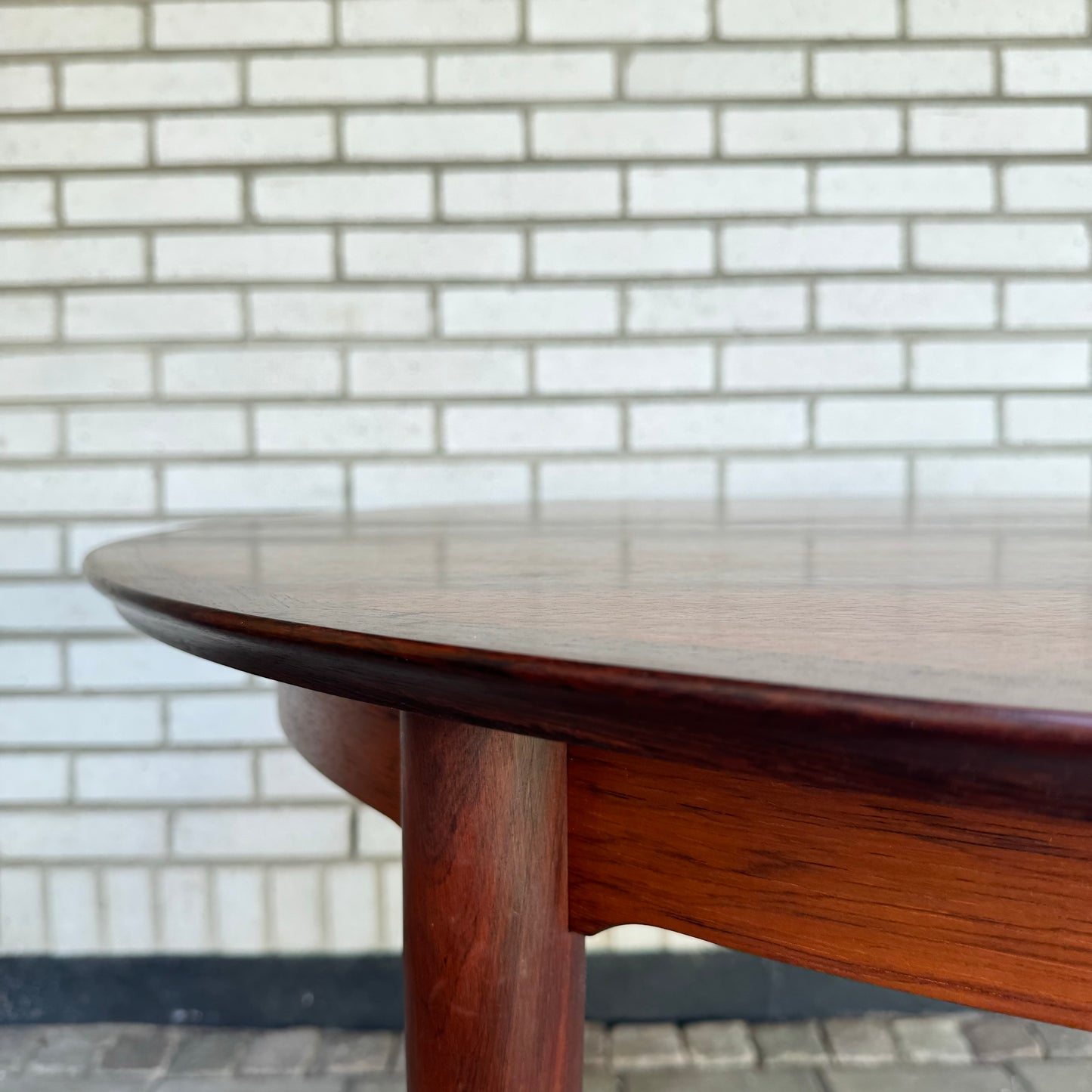 Dining table in Roosewood by Arne Vodder