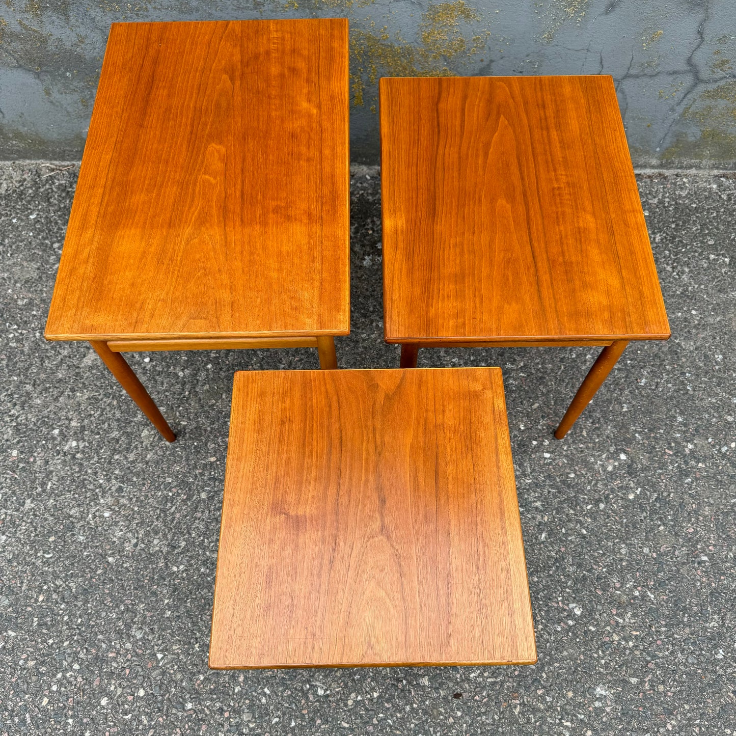 Nest of tables in teak and beech