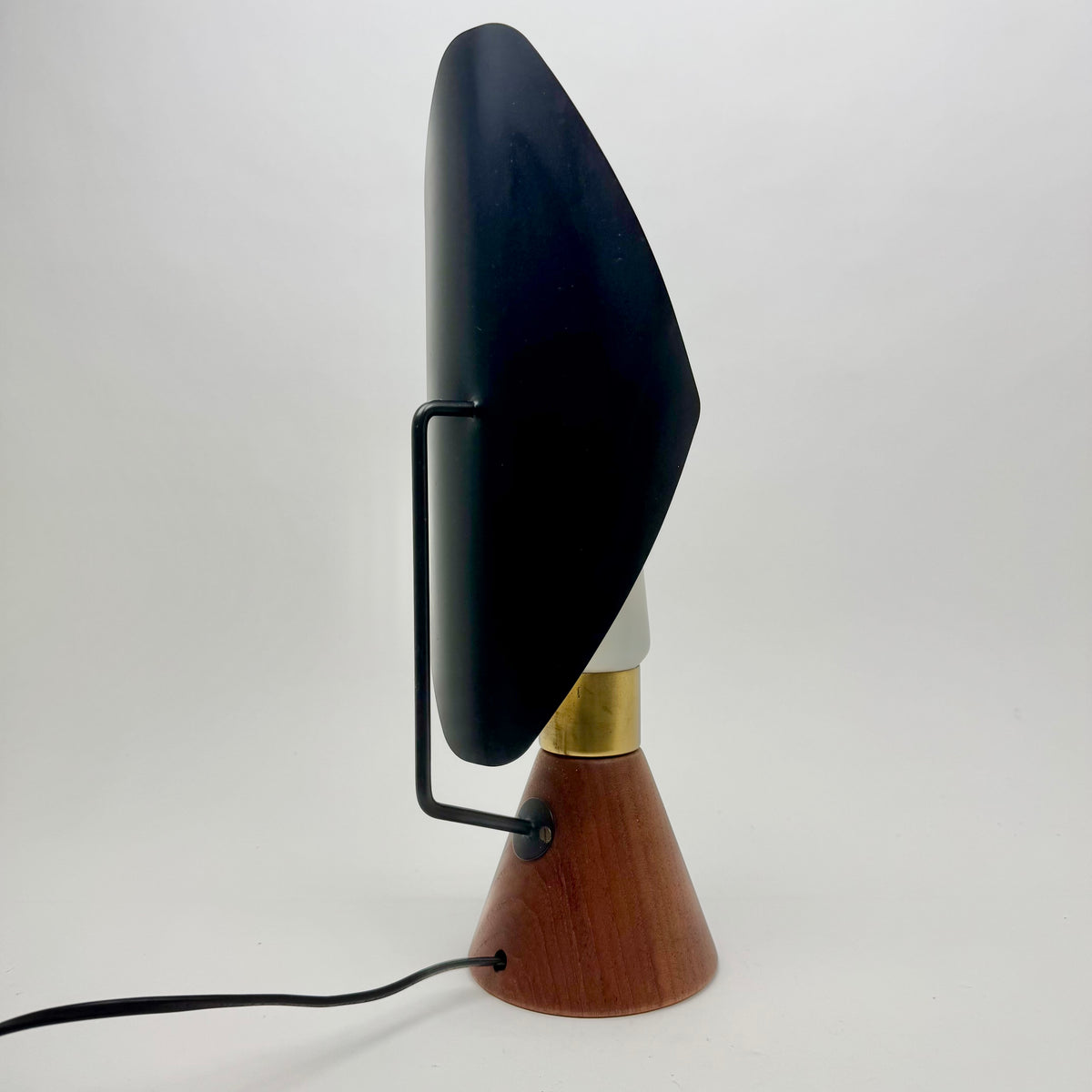 Bordslampa av Svend Aage Holm Sørensen för ASEA