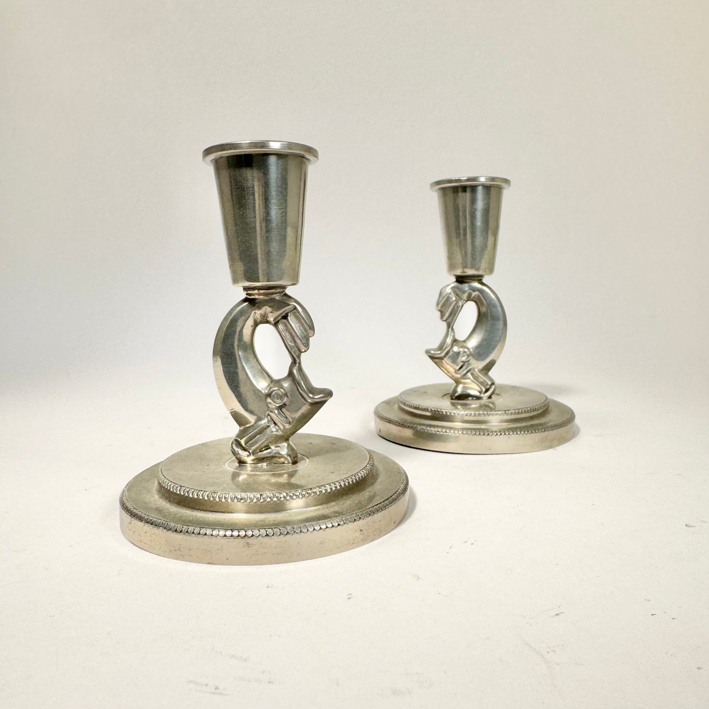 Paret art deco ljusstakar av Carl-Einar Borgström för Ystad tenn