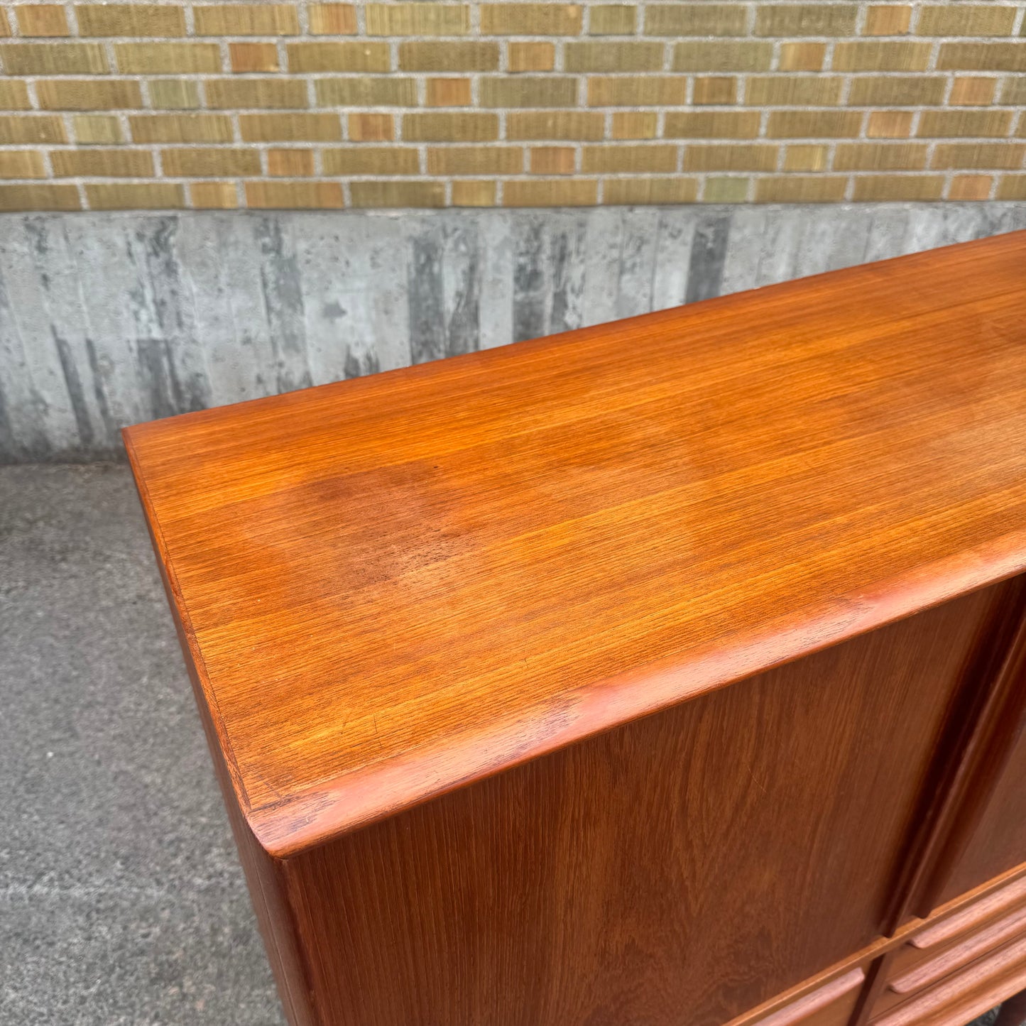 Danskt skåp i teak
