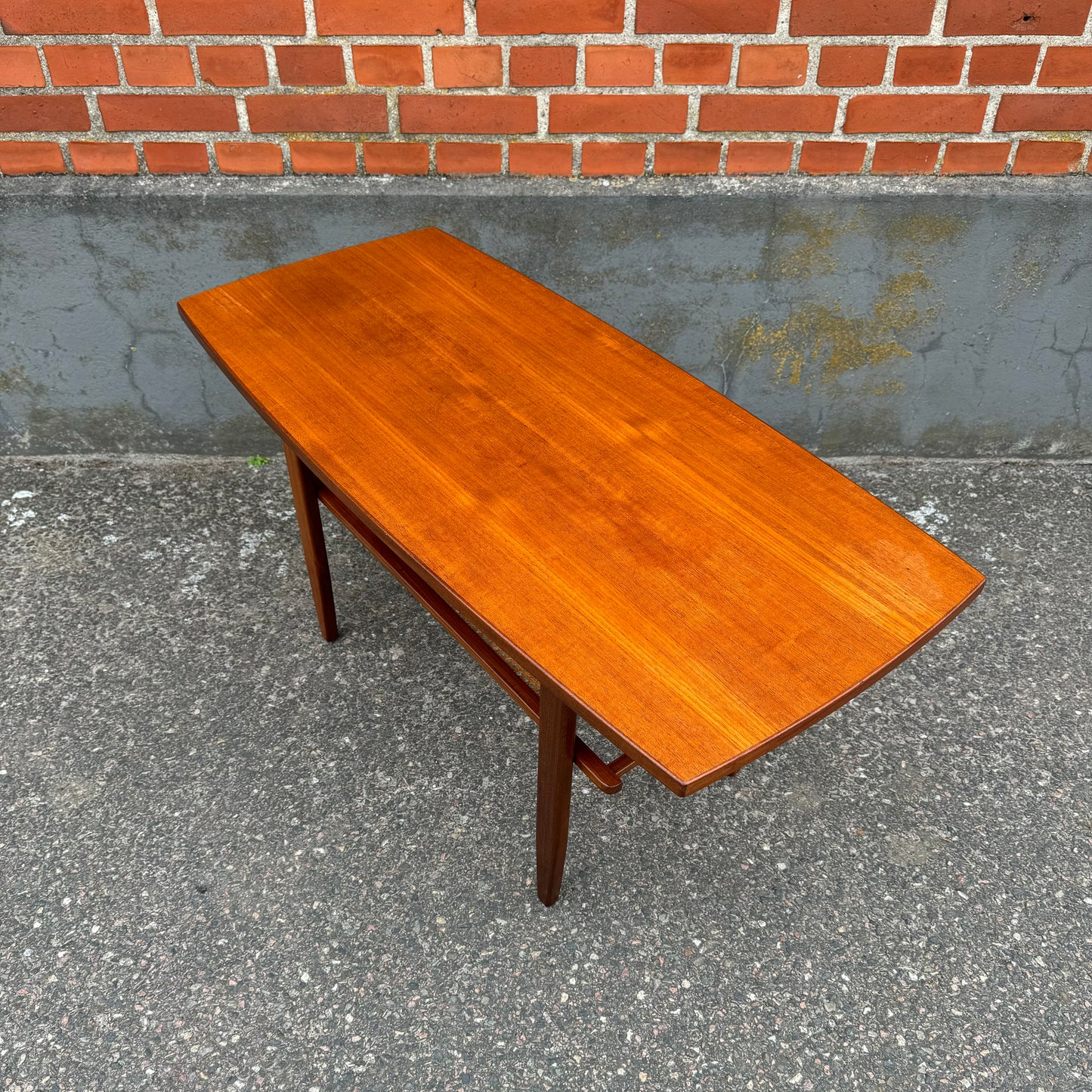 Coffee table with shelf in rattan