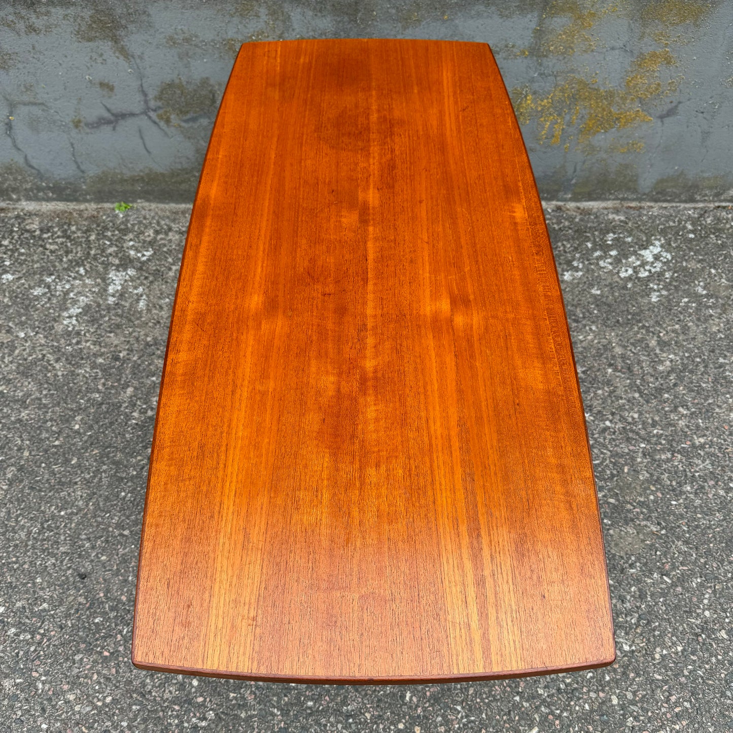 Coffee table with shelf in rattan