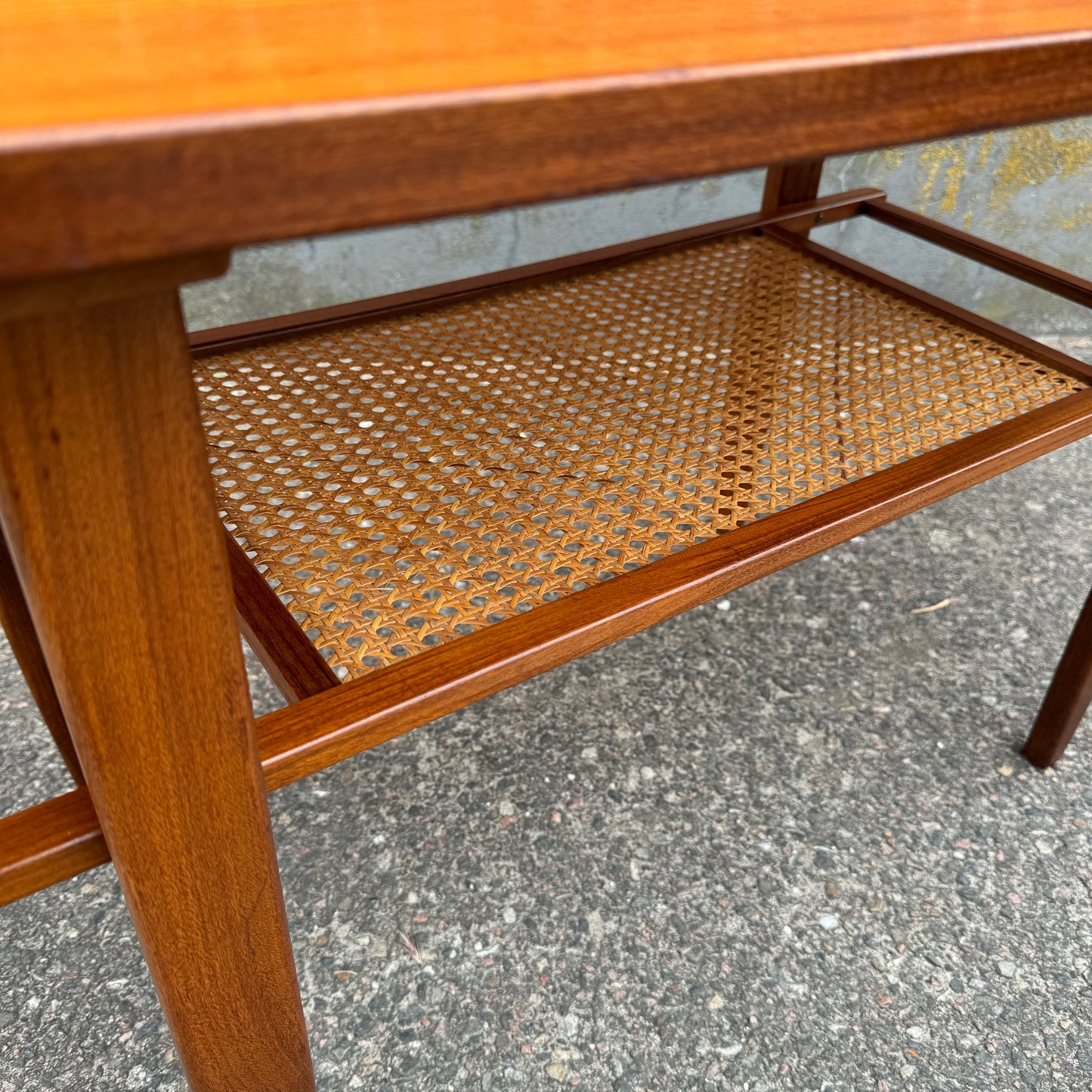 Coffee table with shelf in rattan