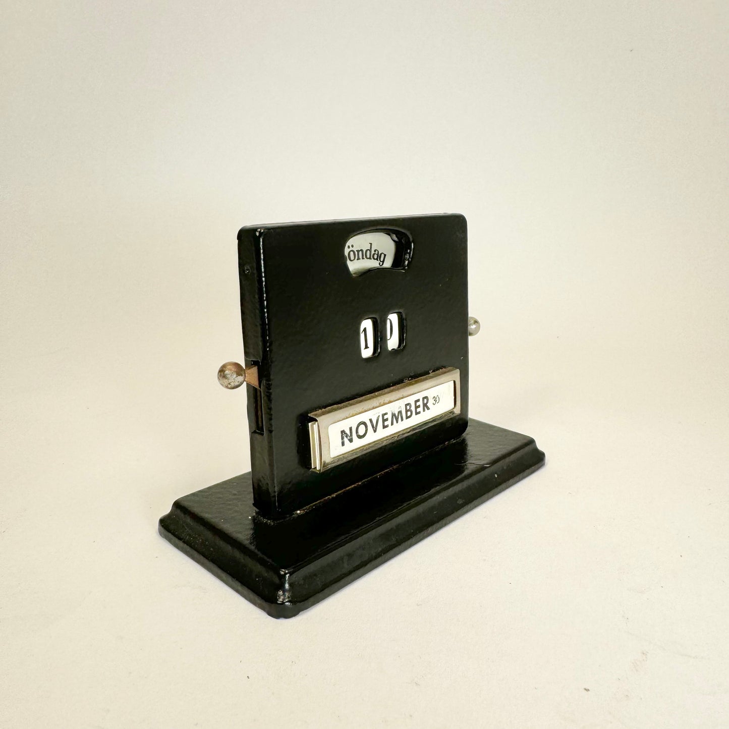 Vintage date counter