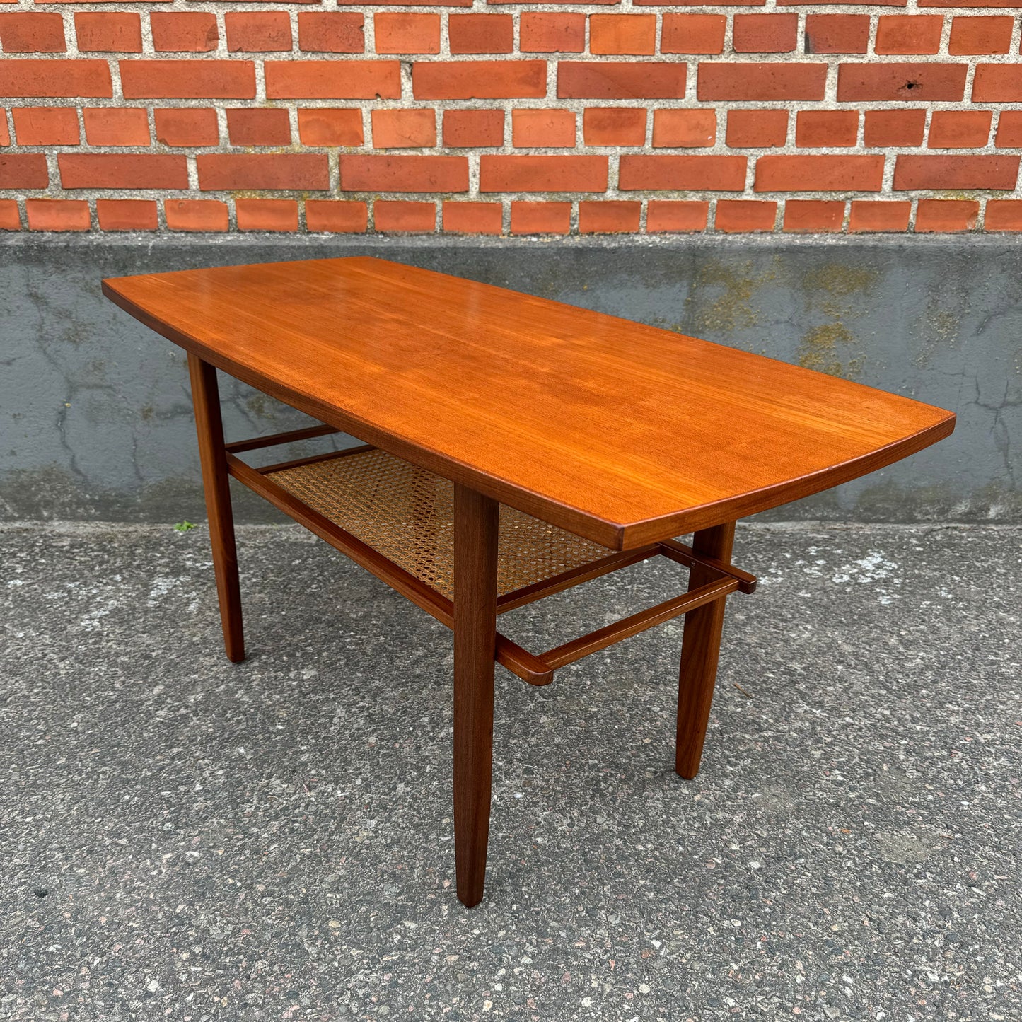 Coffee table with shelf in rattan