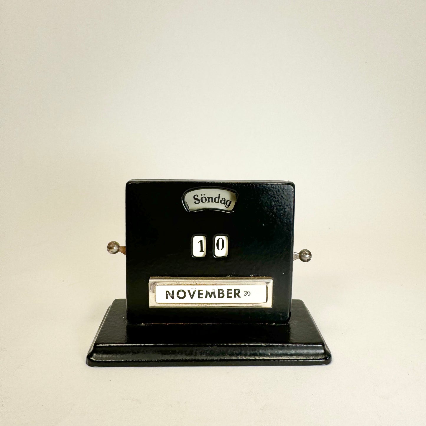 Vintage date counter