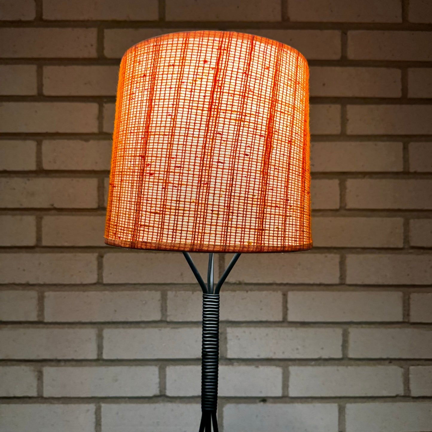 Tripod floor lamp