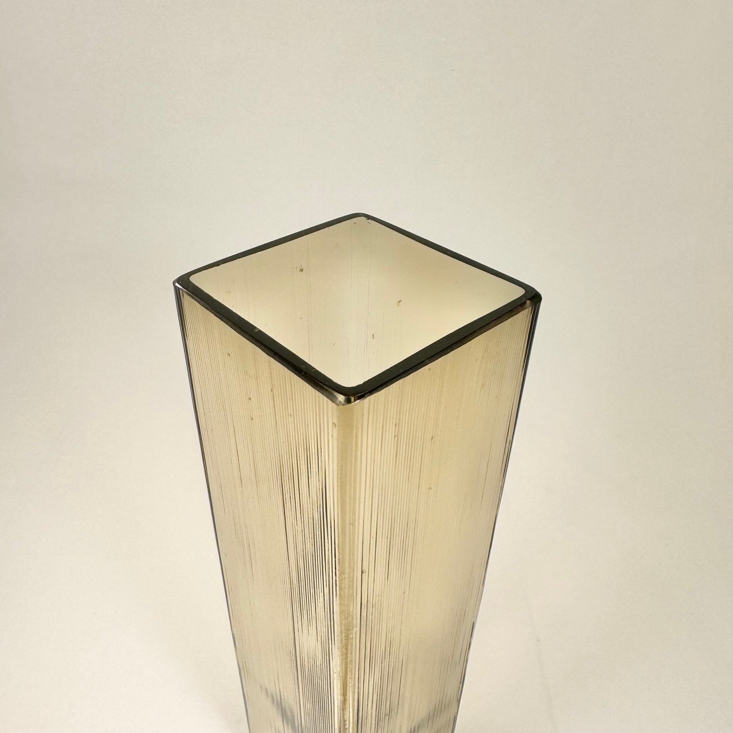 Isi vase by Lennart Andesson for Gullaskruf