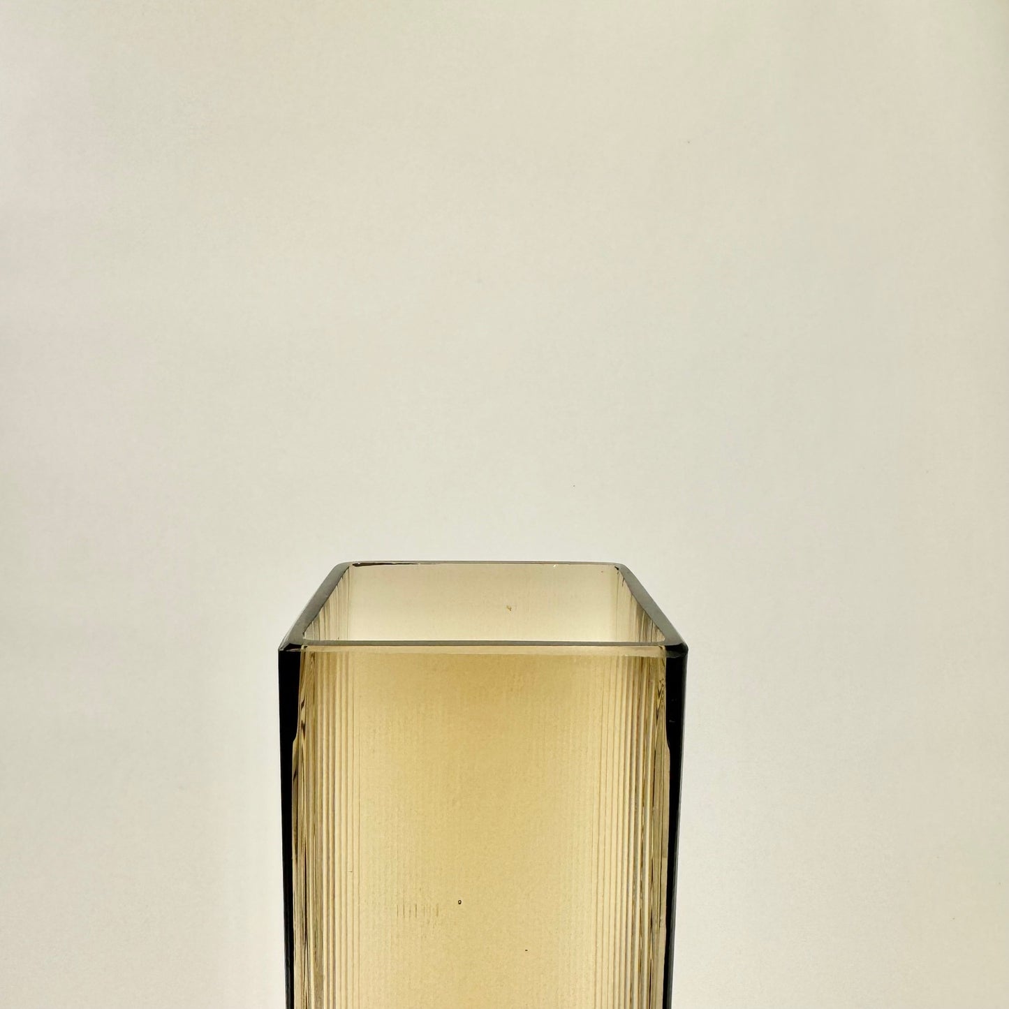 Isi vase by Lennart Andesson for Gullaskruf