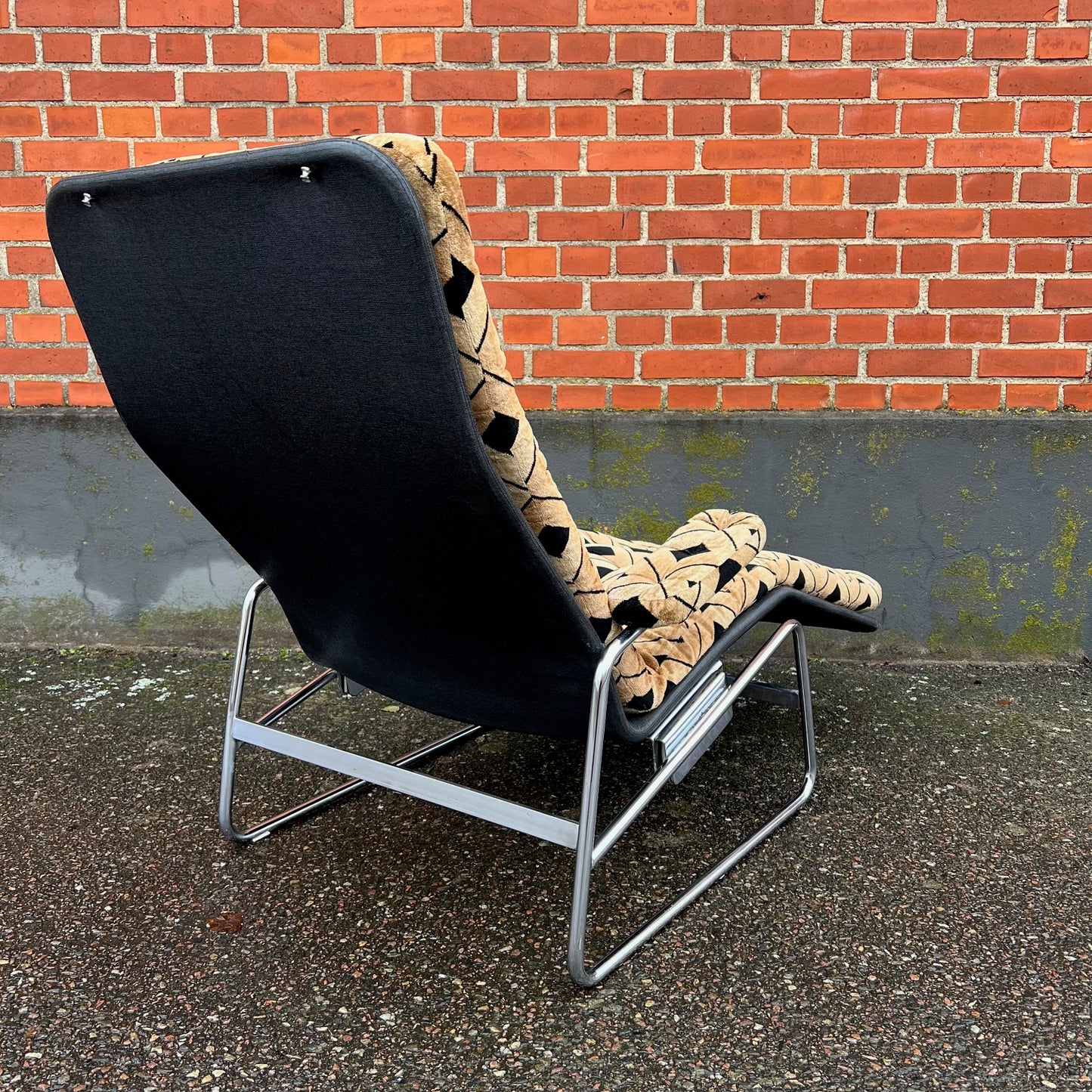 Adjustable Lounge Chair “Fenix” by Sam Larsson