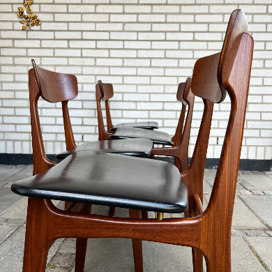 Dining chairs in teak by Schiønning & Elgaard