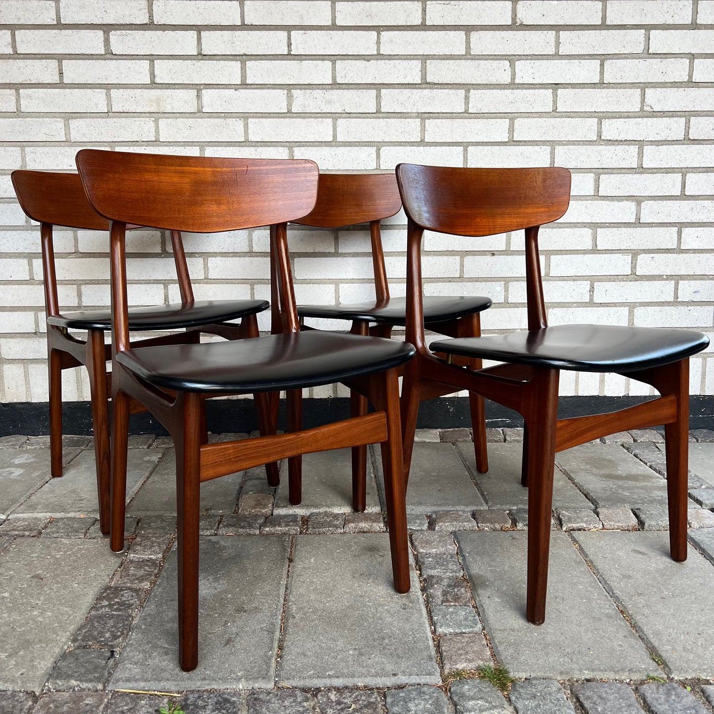 Dining chairs in teak by Schiønning & Elgaard