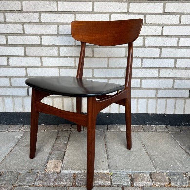 Dining chairs in teak by Schiønning & Elgaard