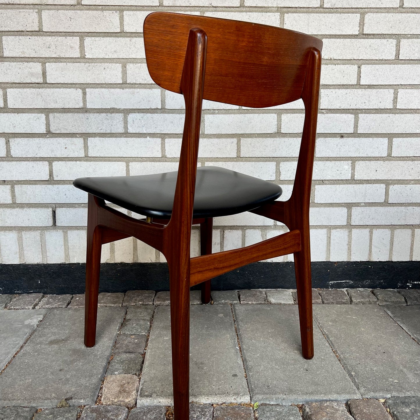 Dining chairs in teak by Schiønning & Elgaard